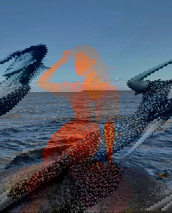 ayguldavlletova image ~ Altpins