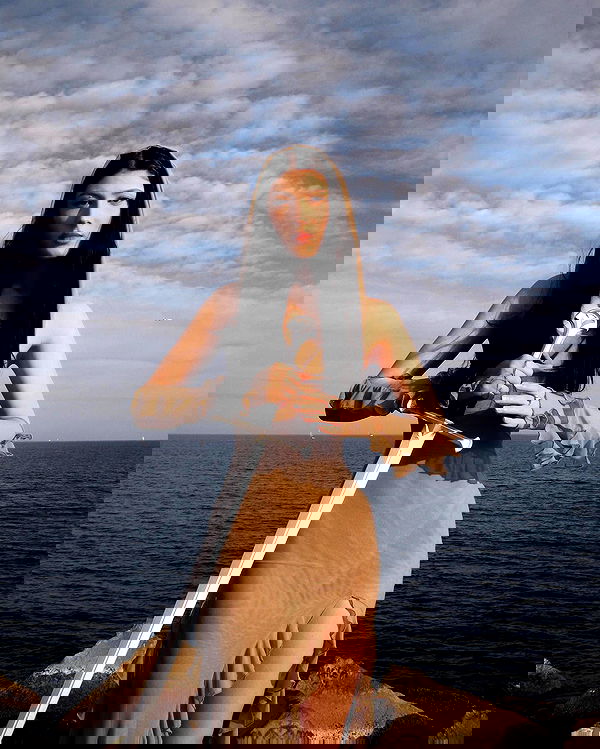 ayguldavlletova image ~ Altpins