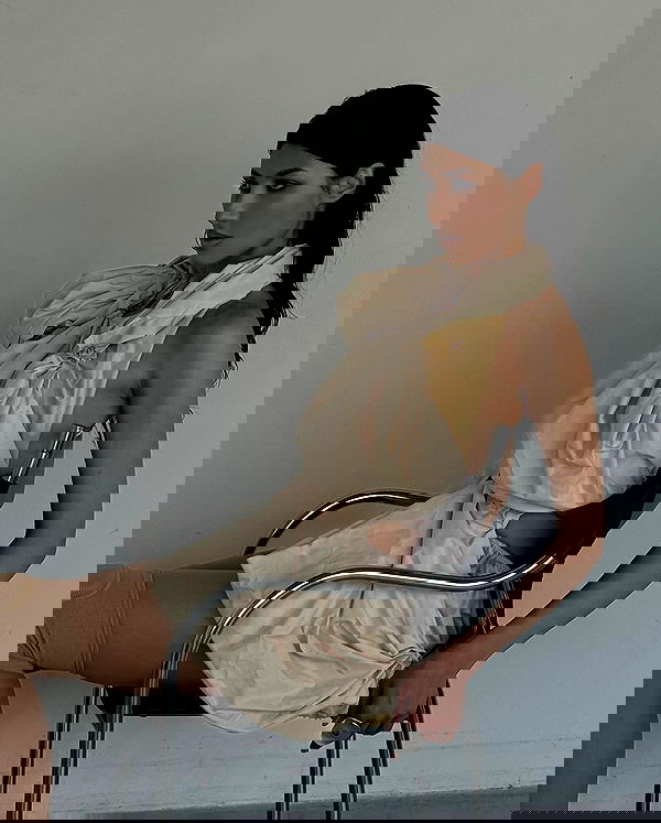 ayguldavlletova image ~ Altpins