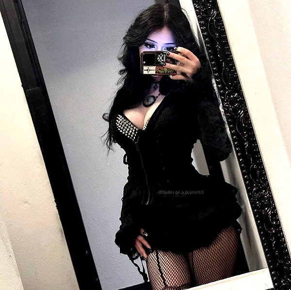 butter.on.a.poptart69 instagram image archive image