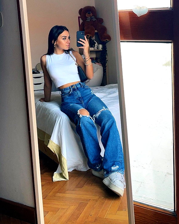 carla.famulari instagram image archive image