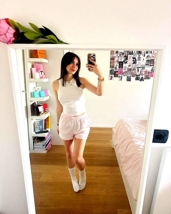 carla.famulari instagram image archive image