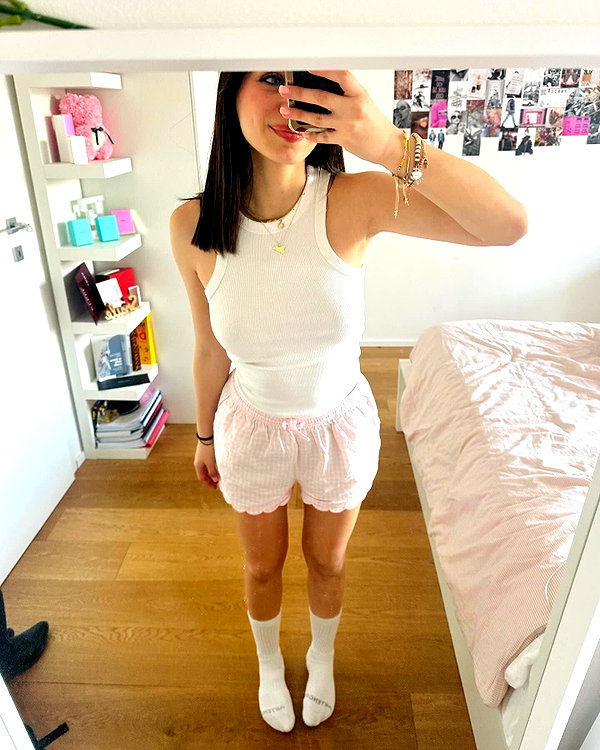 carla.famulari instagram image archive image