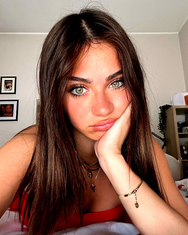 carla.famulari instagram image archive image
