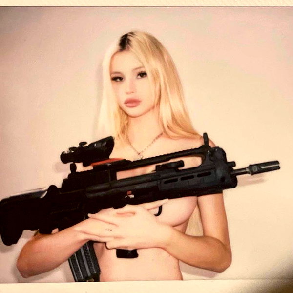 ch111oe instagram image archive image