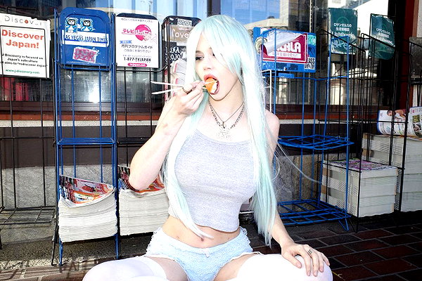 ch111oe instagram image archive image