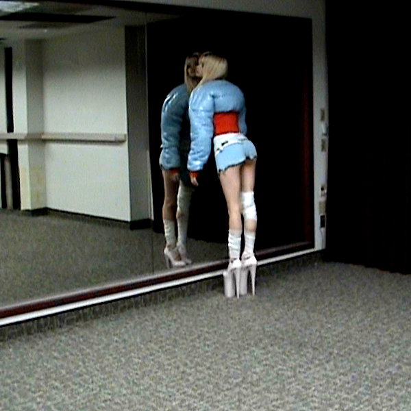 ch111oe instagram image archive image