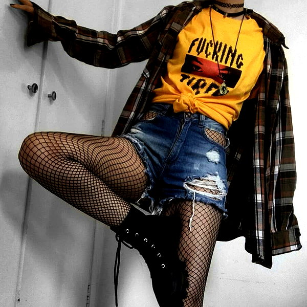 chica.niebla instagram image archive image