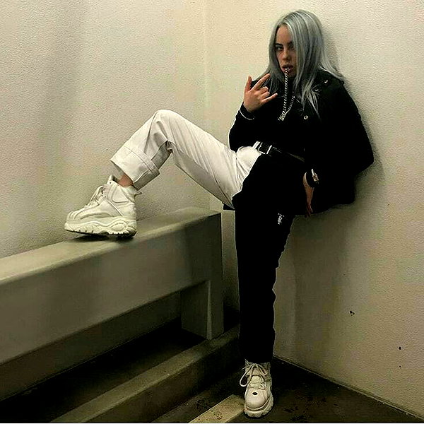 chica.niebla instagram image archive image