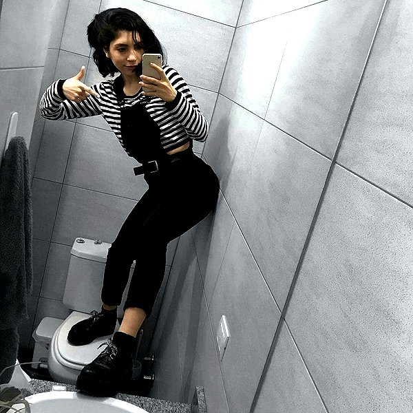 chica.niebla instagram image archive image