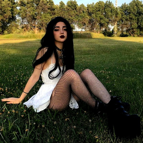 chica.niebla instagram image archive image