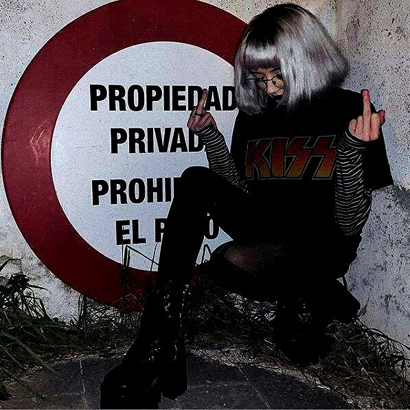 chica.niebla instagram image archive image