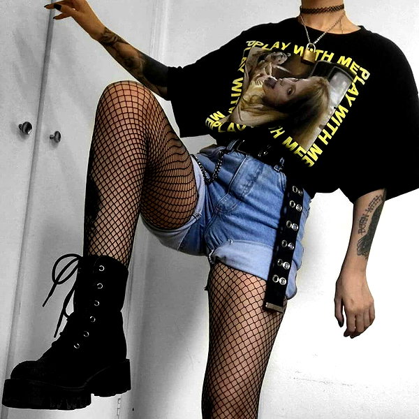 chica.niebla instagram image archive image