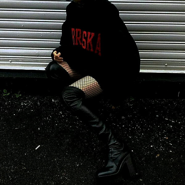 chica.niebla instagram image archive image