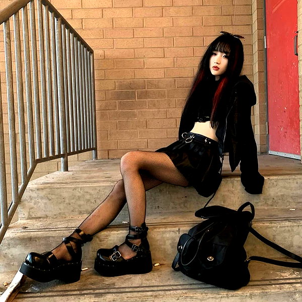 chica.niebla instagram image archive image