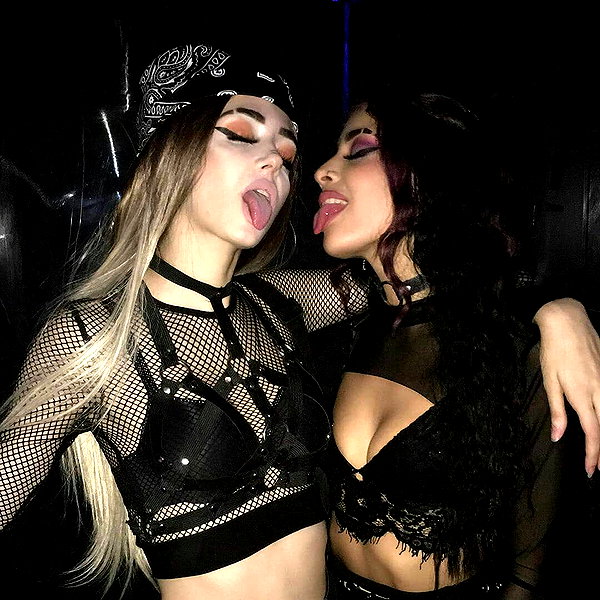 chica.niebla instagram image archive image