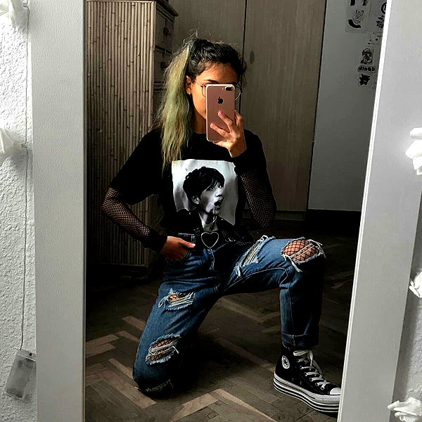 chica.niebla instagram image archive image