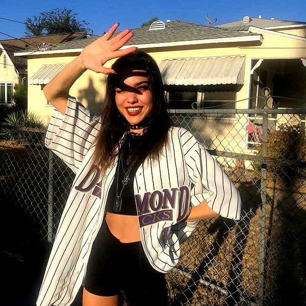 chica.niebla instagram image archive image