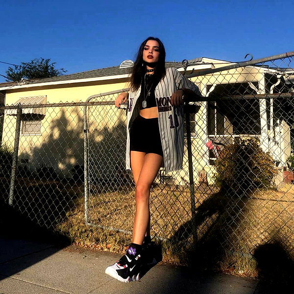chica.niebla instagram image archive image