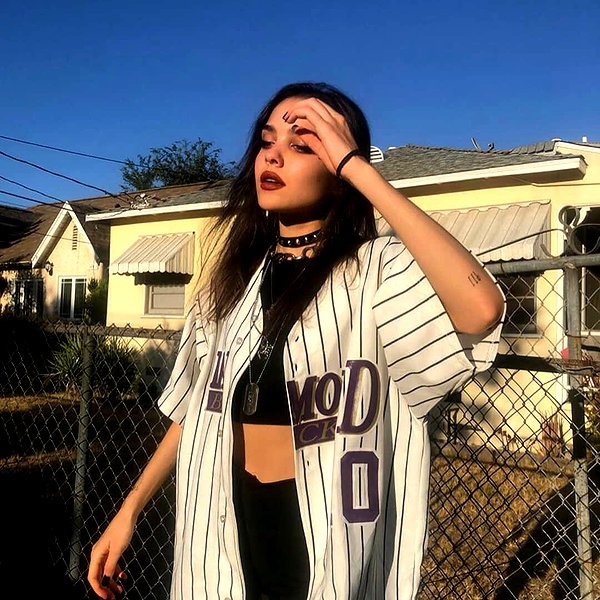chica.niebla instagram image archive image