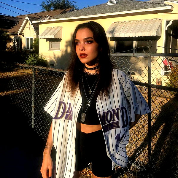 chica.niebla instagram image archive image