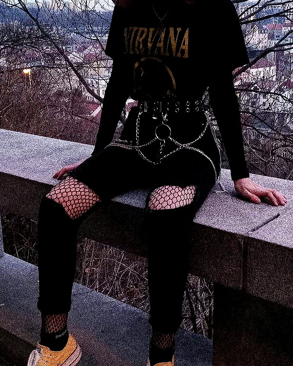 chica.niebla instagram image archive image
