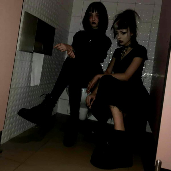 chica.niebla instagram image archive image