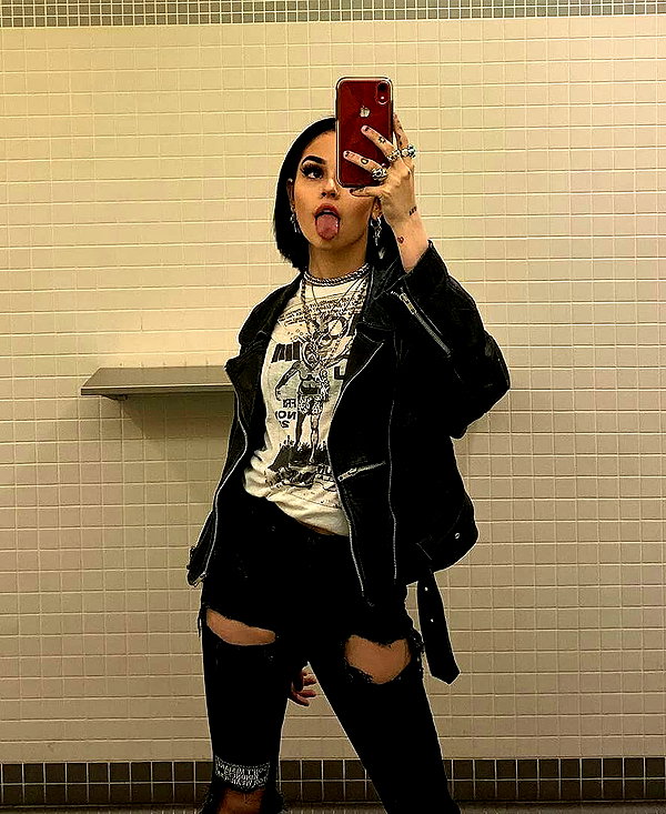 chica.niebla instagram image archive image