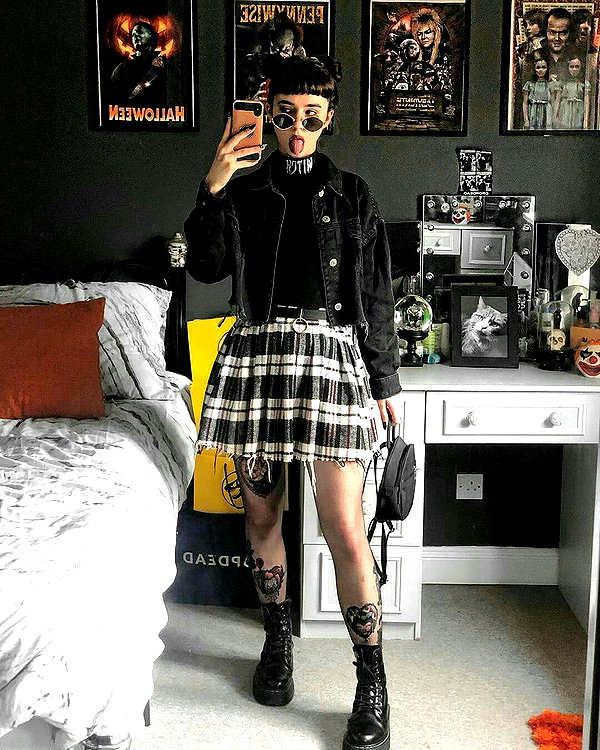 chica.niebla instagram image archive image