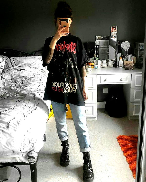 chica.niebla instagram image archive image