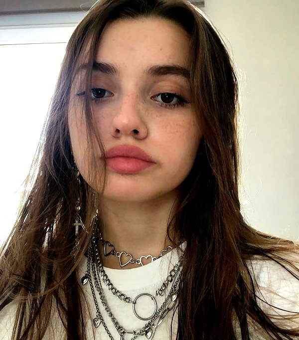 chica.niebla instagram image archive image