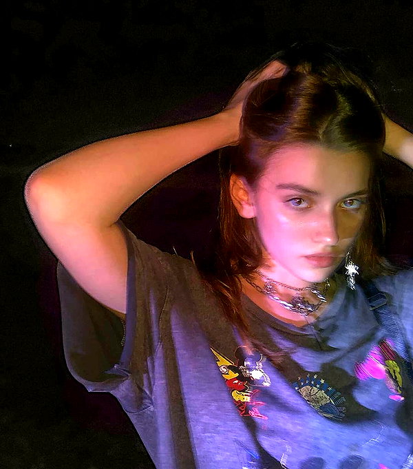 chica.niebla instagram image archive image