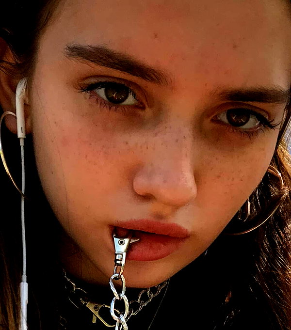 chica.niebla instagram image archive image