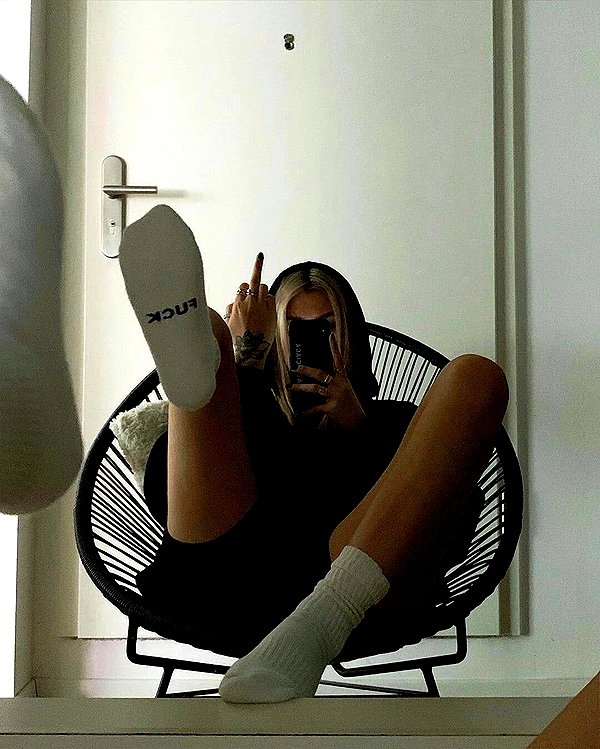 chica.niebla instagram image archive image