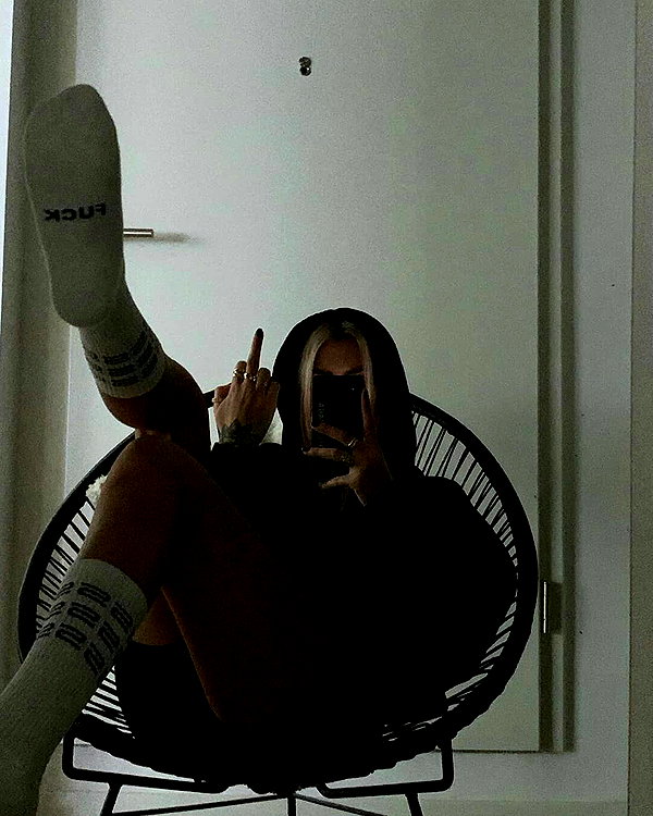 chica.niebla instagram image archive image