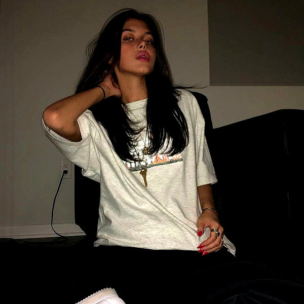 chica.niebla instagram image archive image