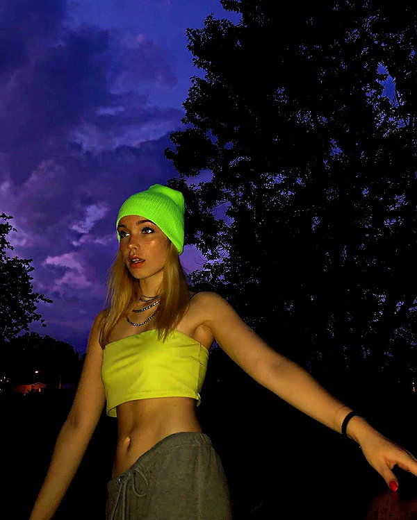 chica.niebla instagram image archive image