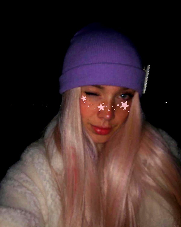 chica.niebla instagram image archive image