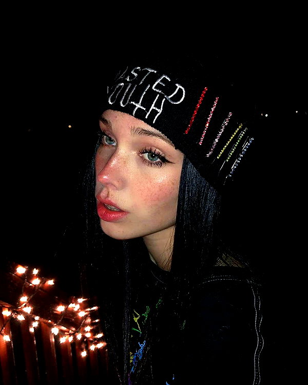 chica.niebla instagram image archive image