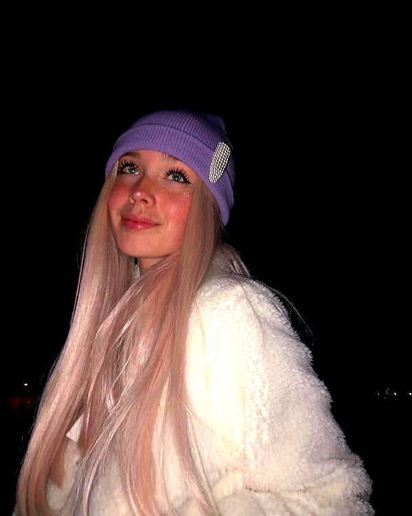 chica.niebla instagram image archive image