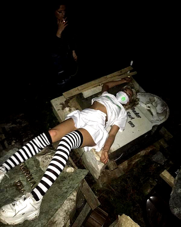 chica.niebla instagram image archive image