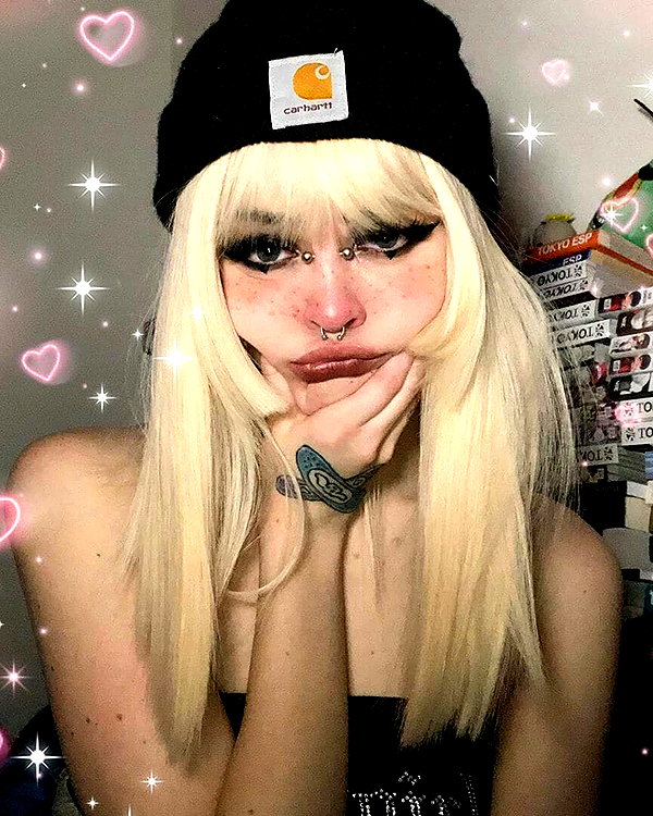 chica.niebla instagram image archive image