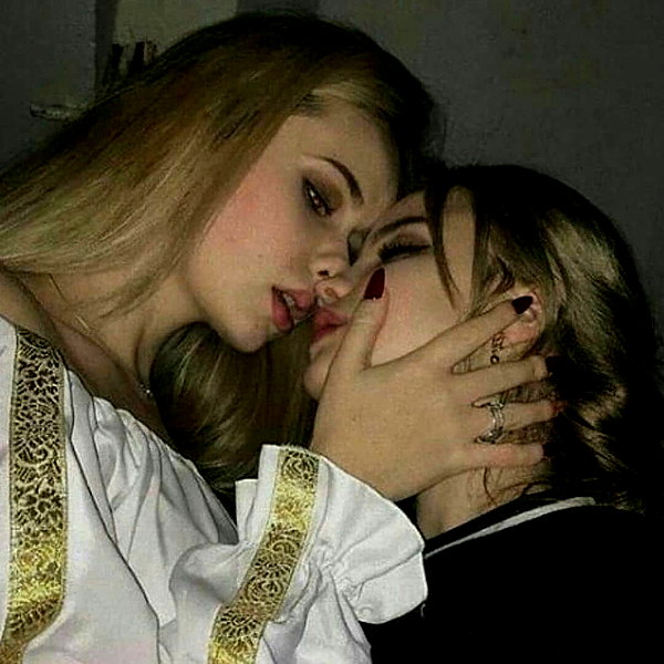 chica.niebla instagram image archive image