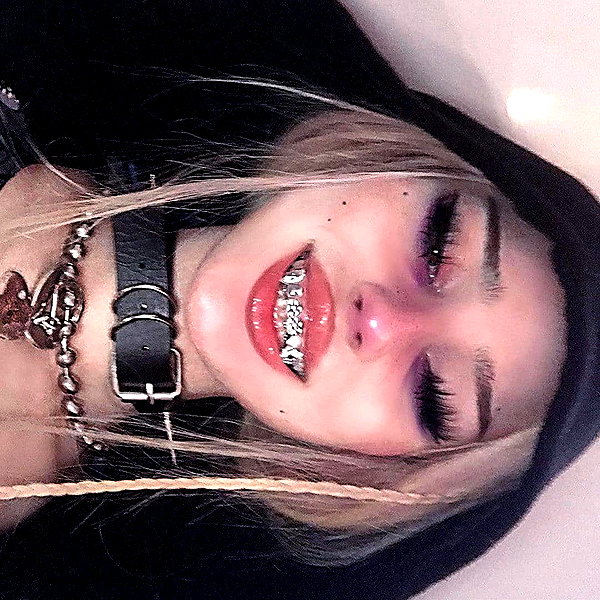 chica.niebla instagram image archive image