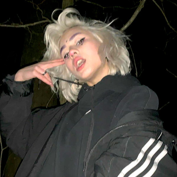 chica.niebla instagram image archive image