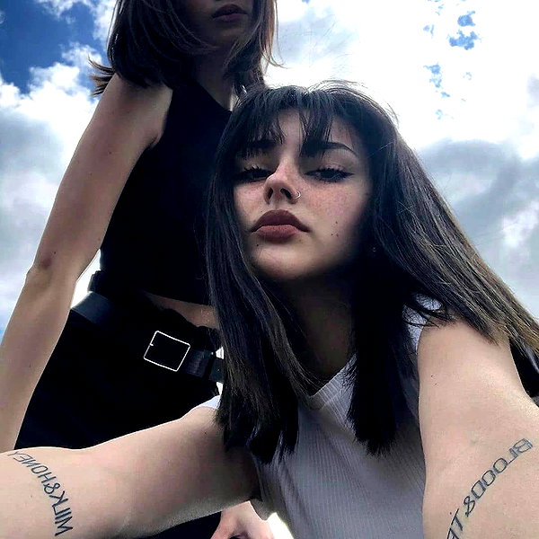 chica.niebla instagram image archive image