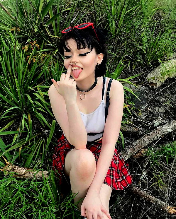 chica.niebla instagram image archive image