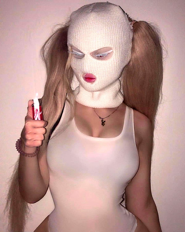 chica.niebla instagram image archive image