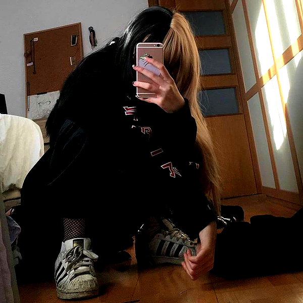chica.niebla instagram image archive image