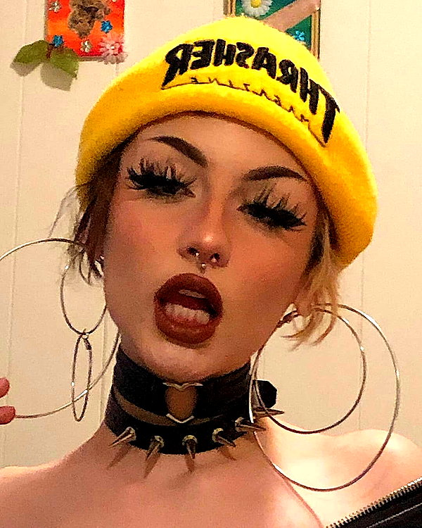 chica.niebla instagram image archive image